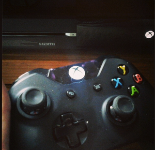 Illustration for article titled You Can Remove The Sticker On The Front Of Your Xbox One, You Know